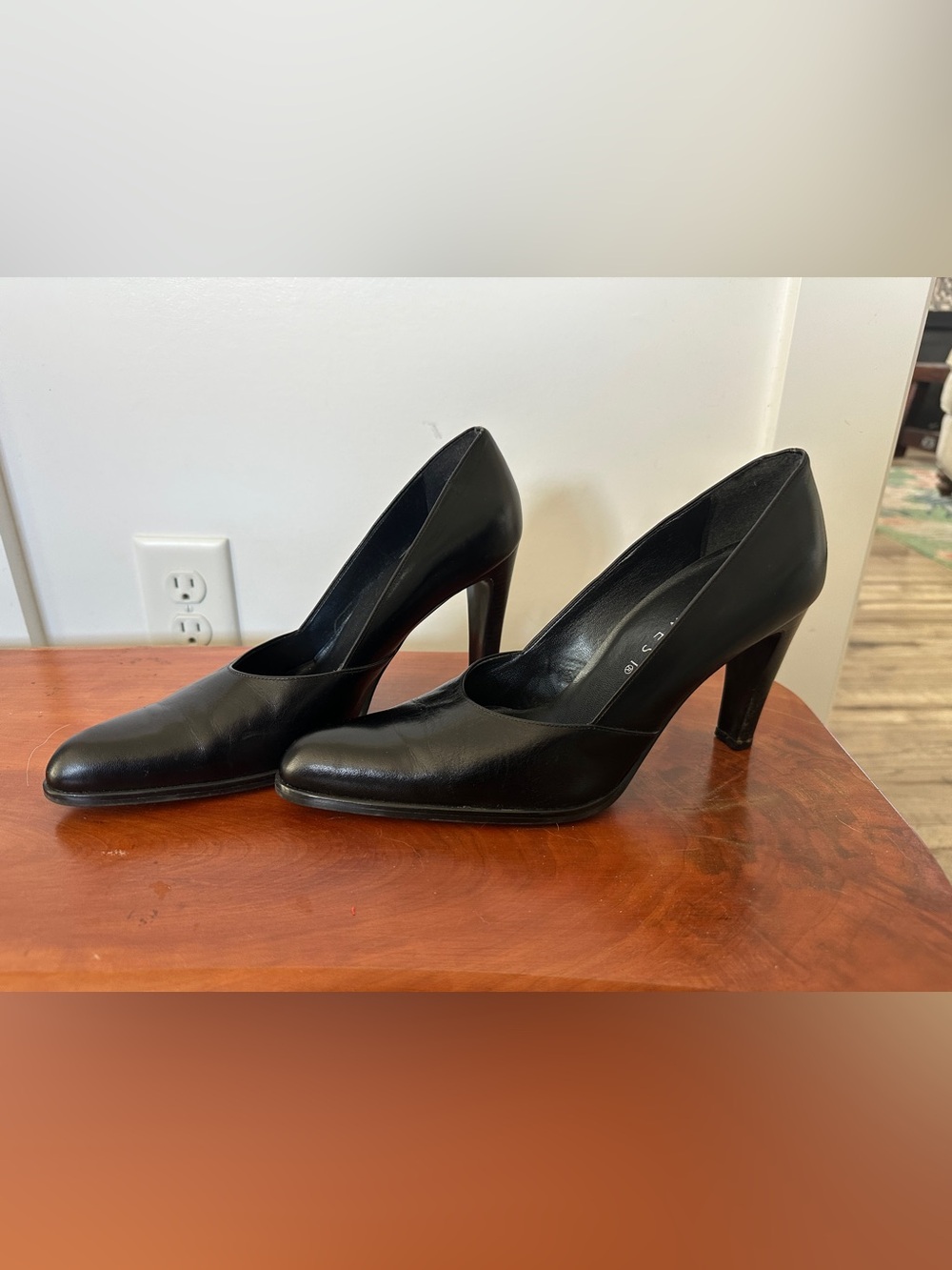 Nine West Black Leather Pointed-Toe Pumps